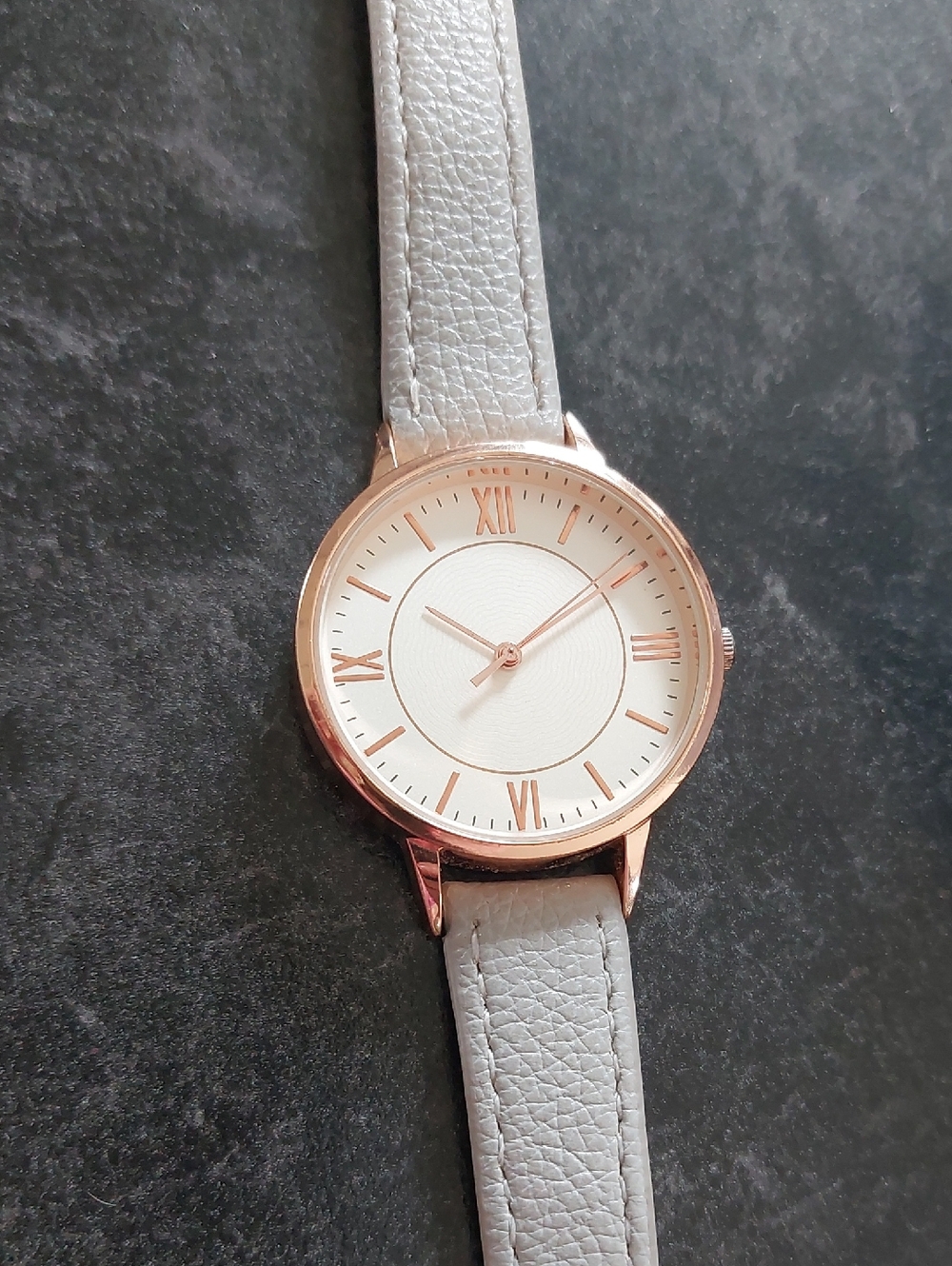 💜5/$25💜 TCK Grey Rose Gold Round Face Watch